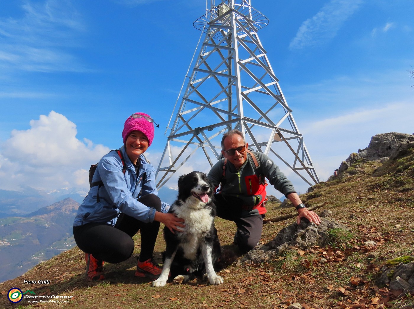 03 Alla croce dello Zucco (1232 m) con Marina.JPG